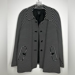 Nine West
Black Jacket